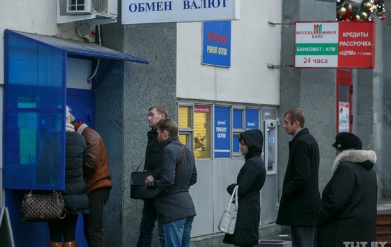 Белорусские банки валюта. Обменник валют рядом. Обменники в Беларуси. Обмен работающие. Очереди за валютой.